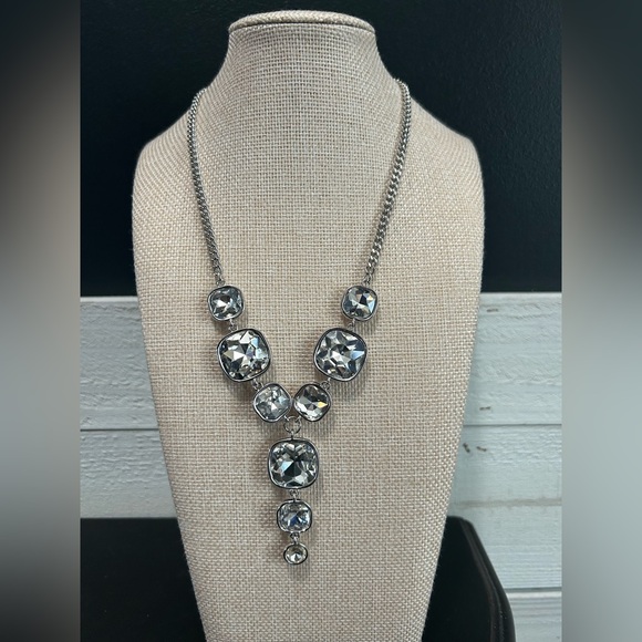 Jewelry - NWOT| Statement Crystal Drop Necklace | Silver Tone